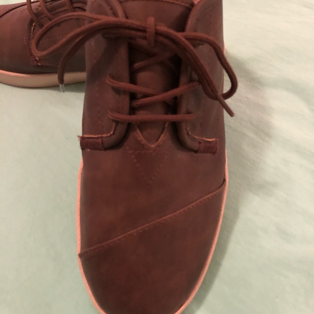 Toms - Picture 2 of 4